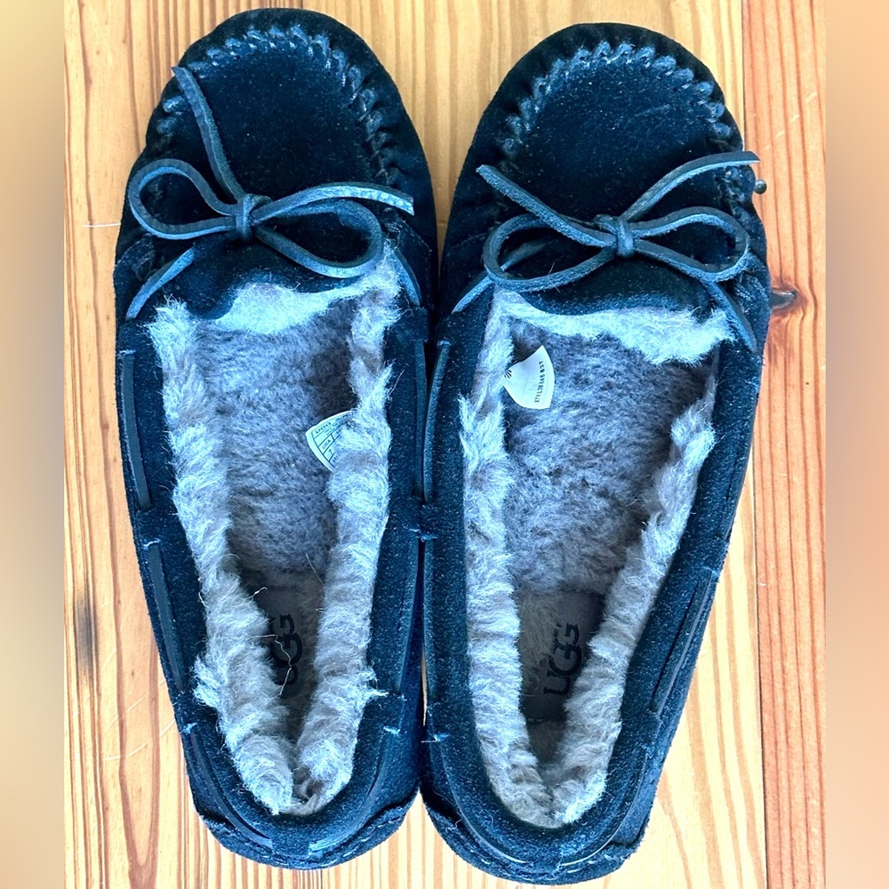 Women’s UGG Bella II UGGplush Lined Moc Slipper Size 7. EUC. Non-smoking home.